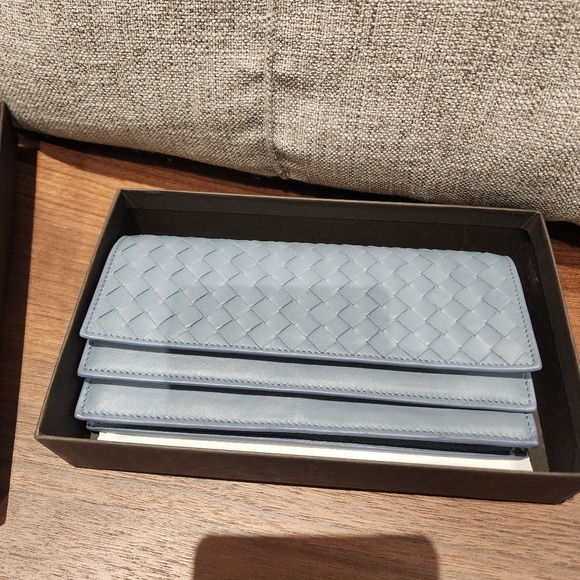 New Authentic Bottega Veneta Sky Blue Long Wallet - Picture 1 of 9